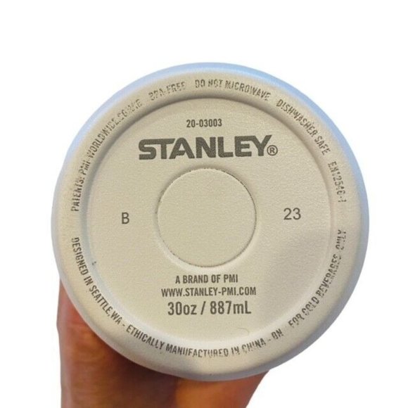 Stanley The Iceflow Flip Straw Tumbler 30 oz Polar White *Flaw* - Picture 7 of 13